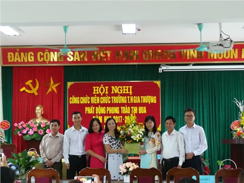 Trường Tiểu học Gia Thượng tổ chức Hội nghị công nhân viên chức